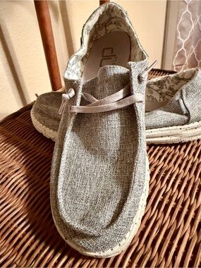 Women’s Hey Dudes ~ Wendy Linen ~ Size 8~